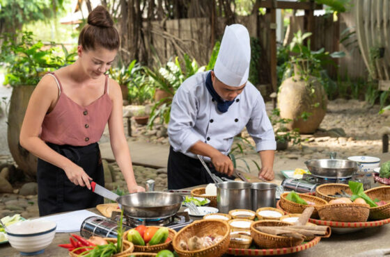 SIC – RED BRIDGE COOKING TOUR (L)