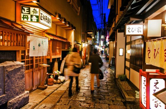 Osaka Bar Hopping Night Tour in Namba
