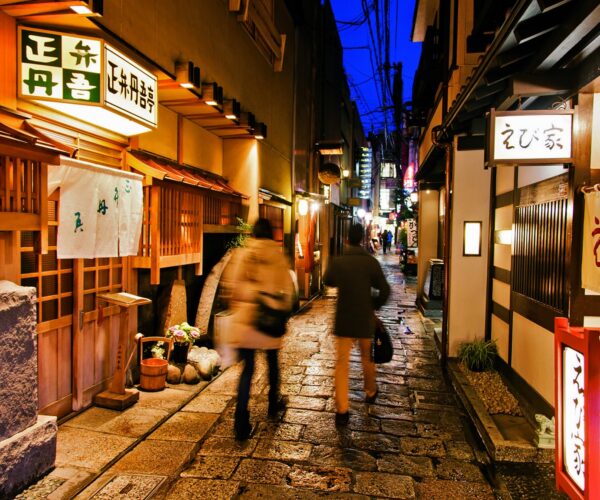 Osaka Bar Hopping Night Tour in Namba