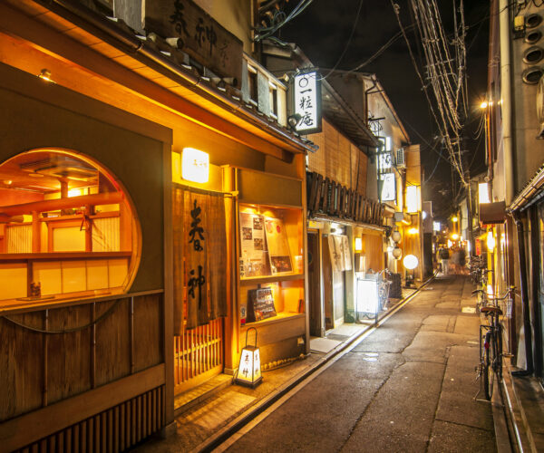 Kyoto Bar Hopping Nightlife Tour in Pontocho