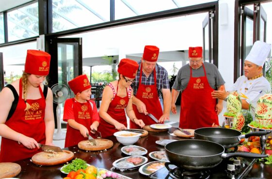 SIC – RED BRIDGE COOKING TOUR (L)