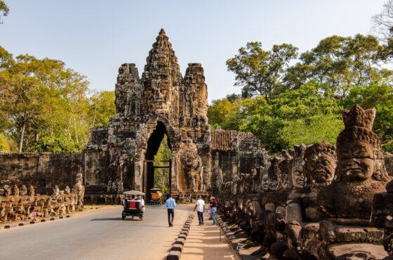 PHNOM PENH – SIEM REAP TOUR BY FLIGHT