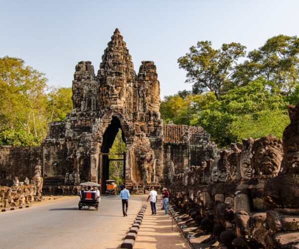 PHNOM PENH – SIEM REAP TOUR BY FLIGHT